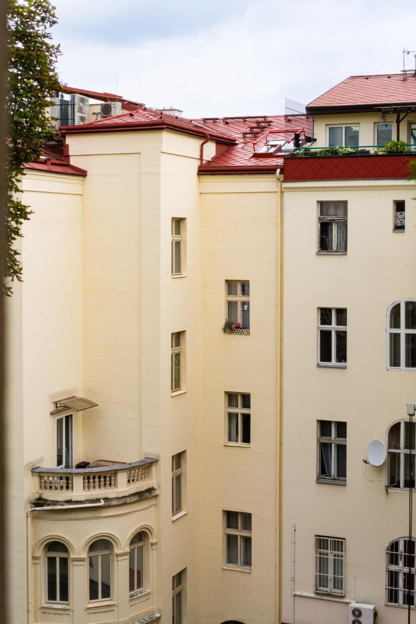 Grand Deluxe Suite Prague Exterior photo